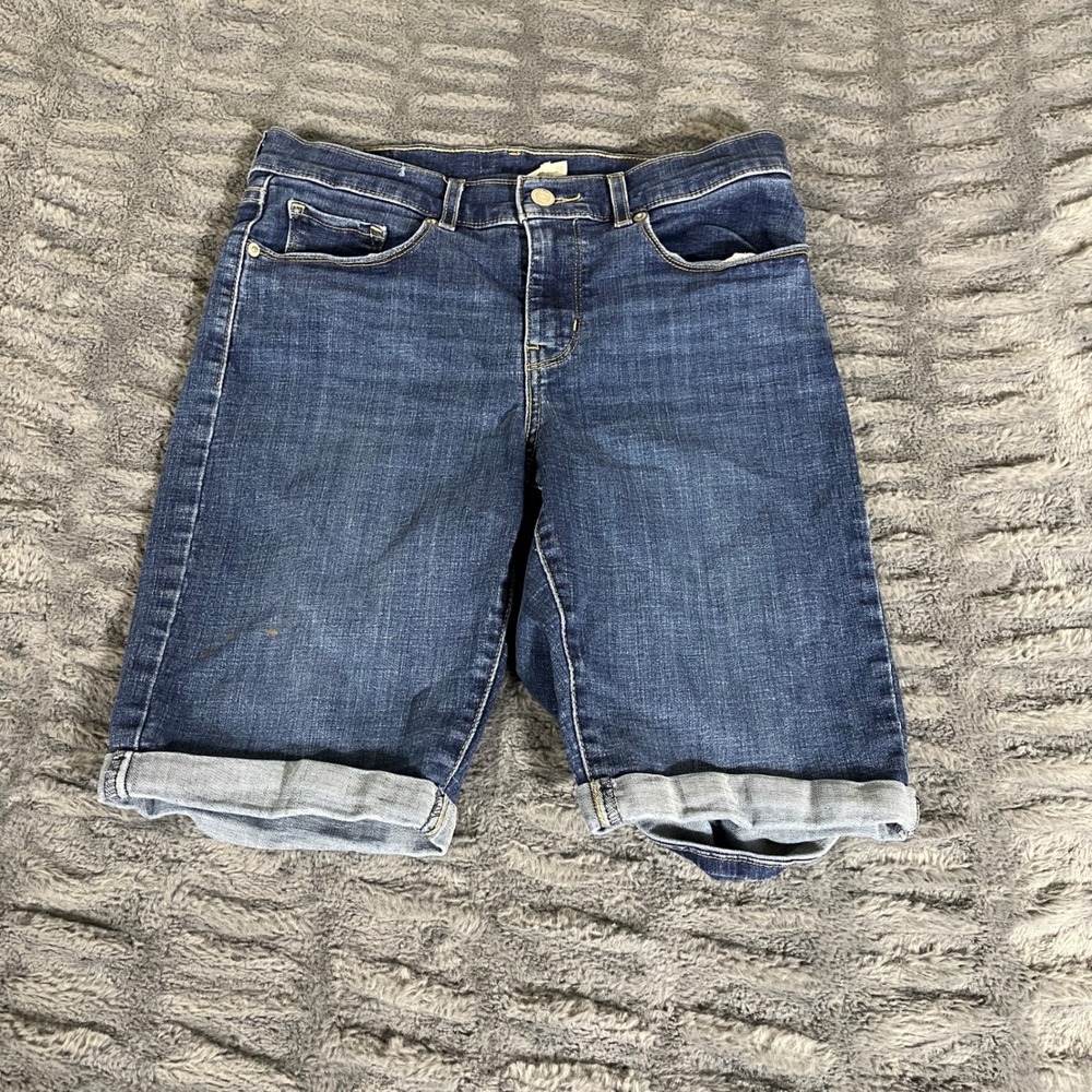 Levis Classic Bermuda Shorts Womens 28 Dark Wash Blue Denim Cuffed AP515